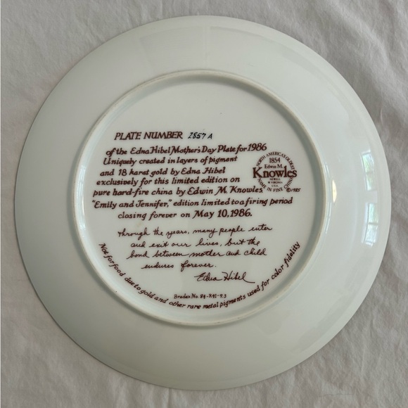 Edna Hibel decorative plates - Picture 11 of 13